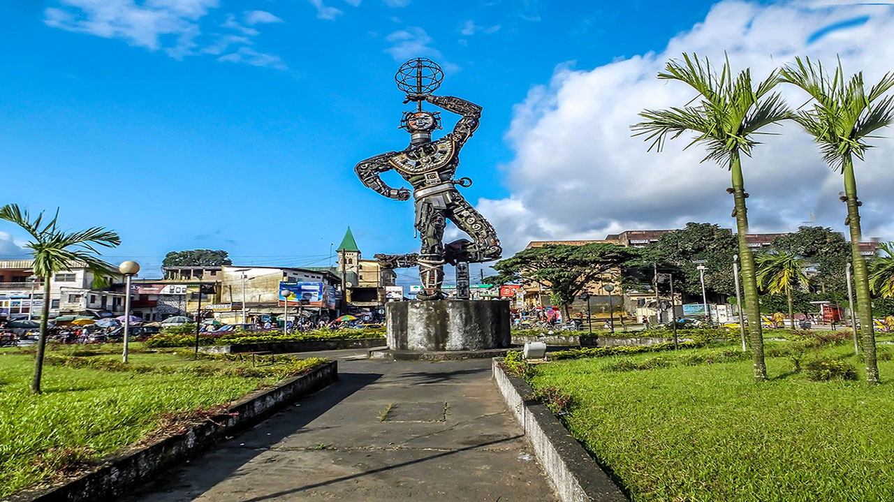 Monument de la nouvelle liberté à Douala